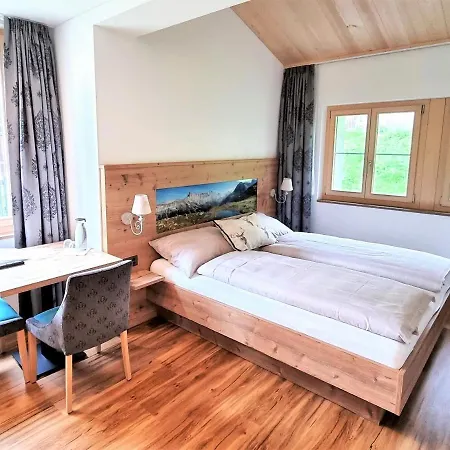 ベッド・アンド・ブレックファスト Triftblick 3*